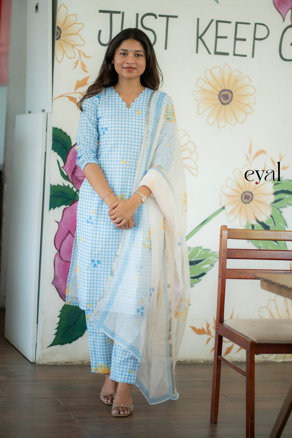 Daisy Whisper linen kurta suit