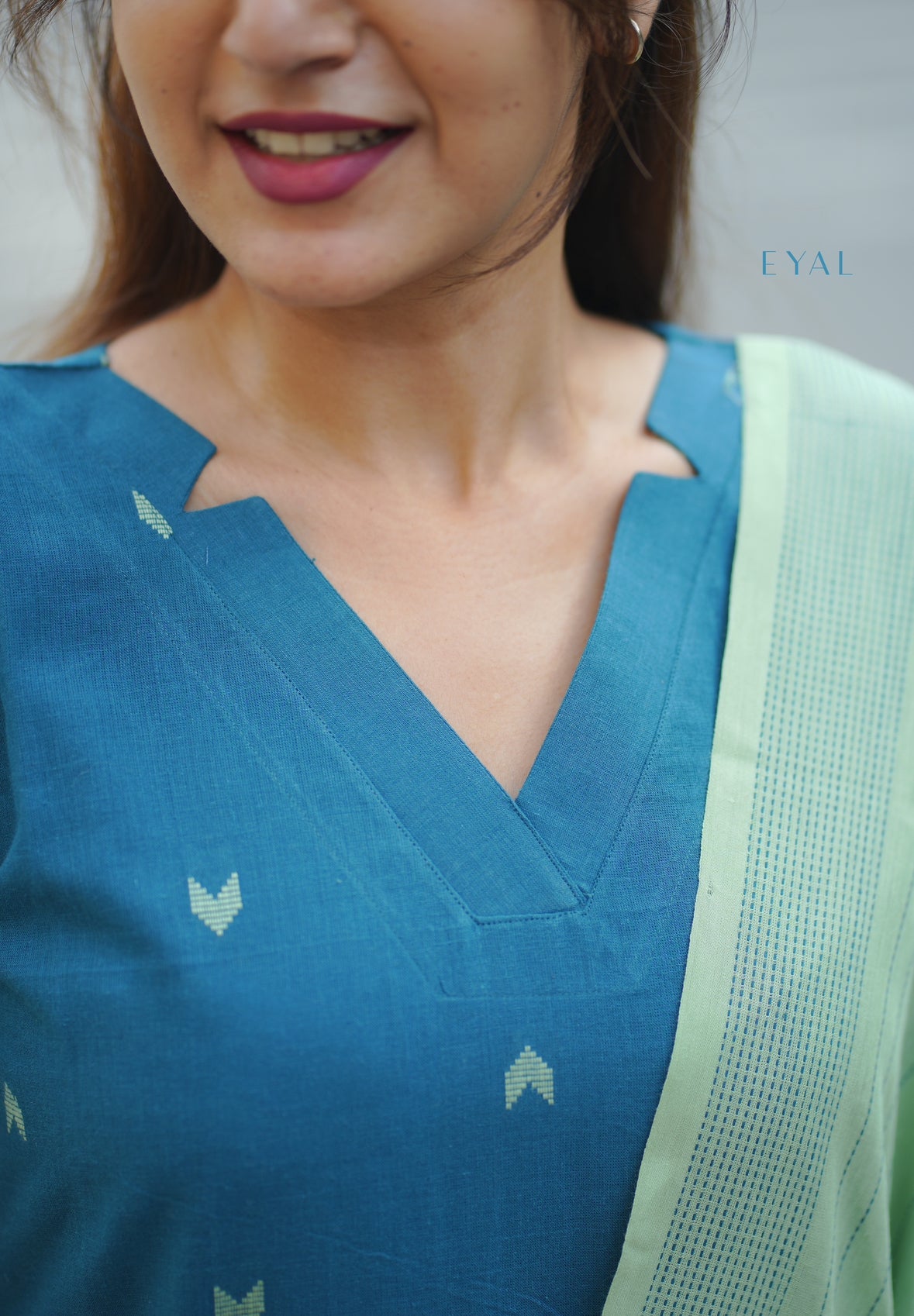 Teal and leaf - 1527