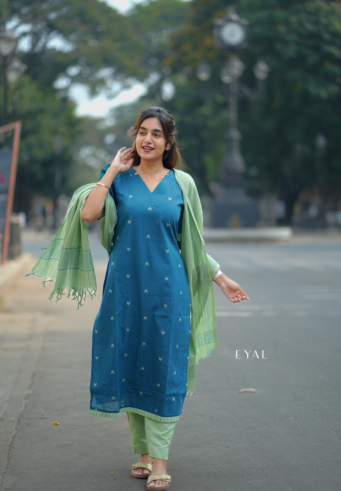 Teal and leaf - 1527