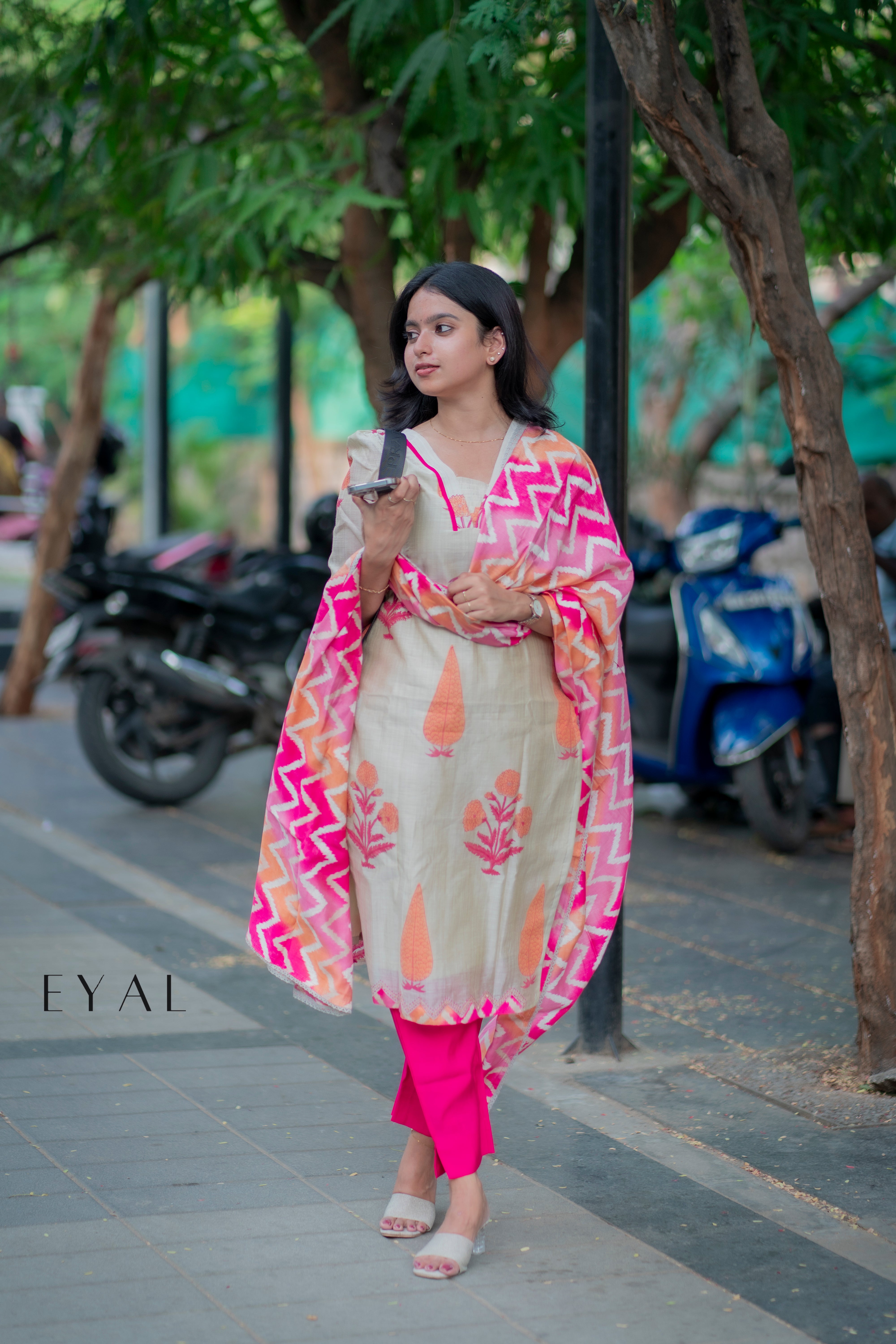 Fuscia -1447