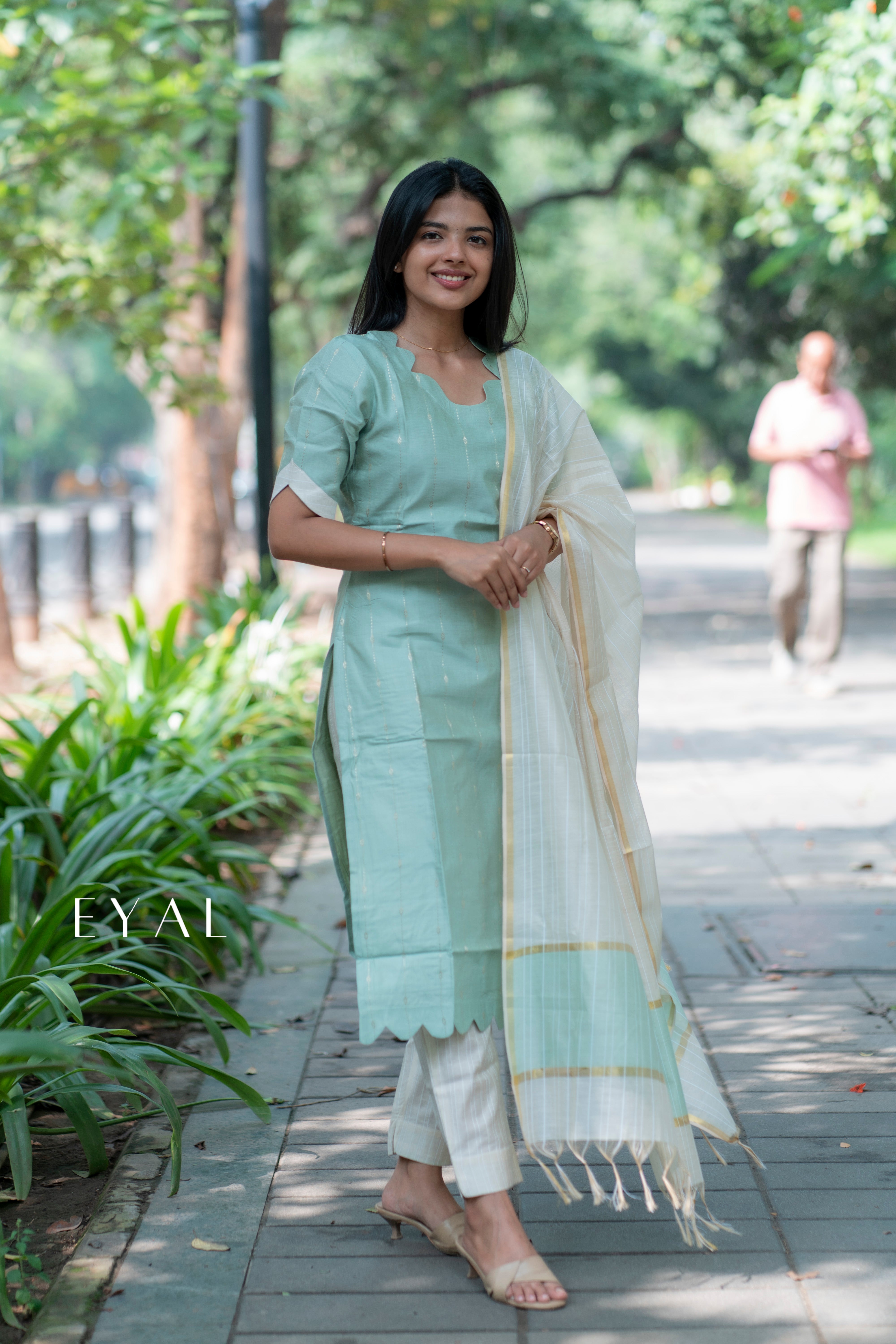 Green raw silk suit -  1395