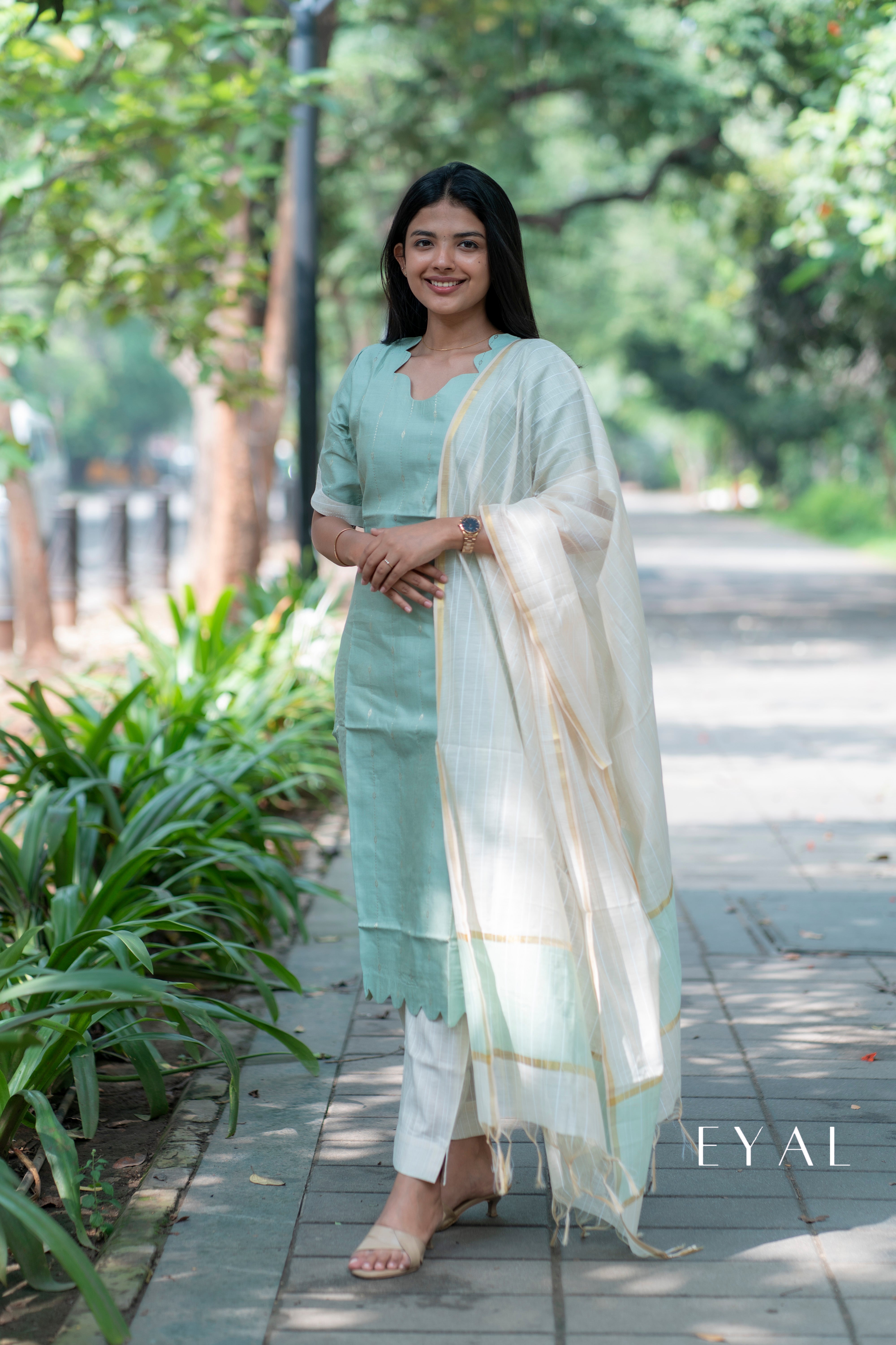 Green raw silk suit -  1395