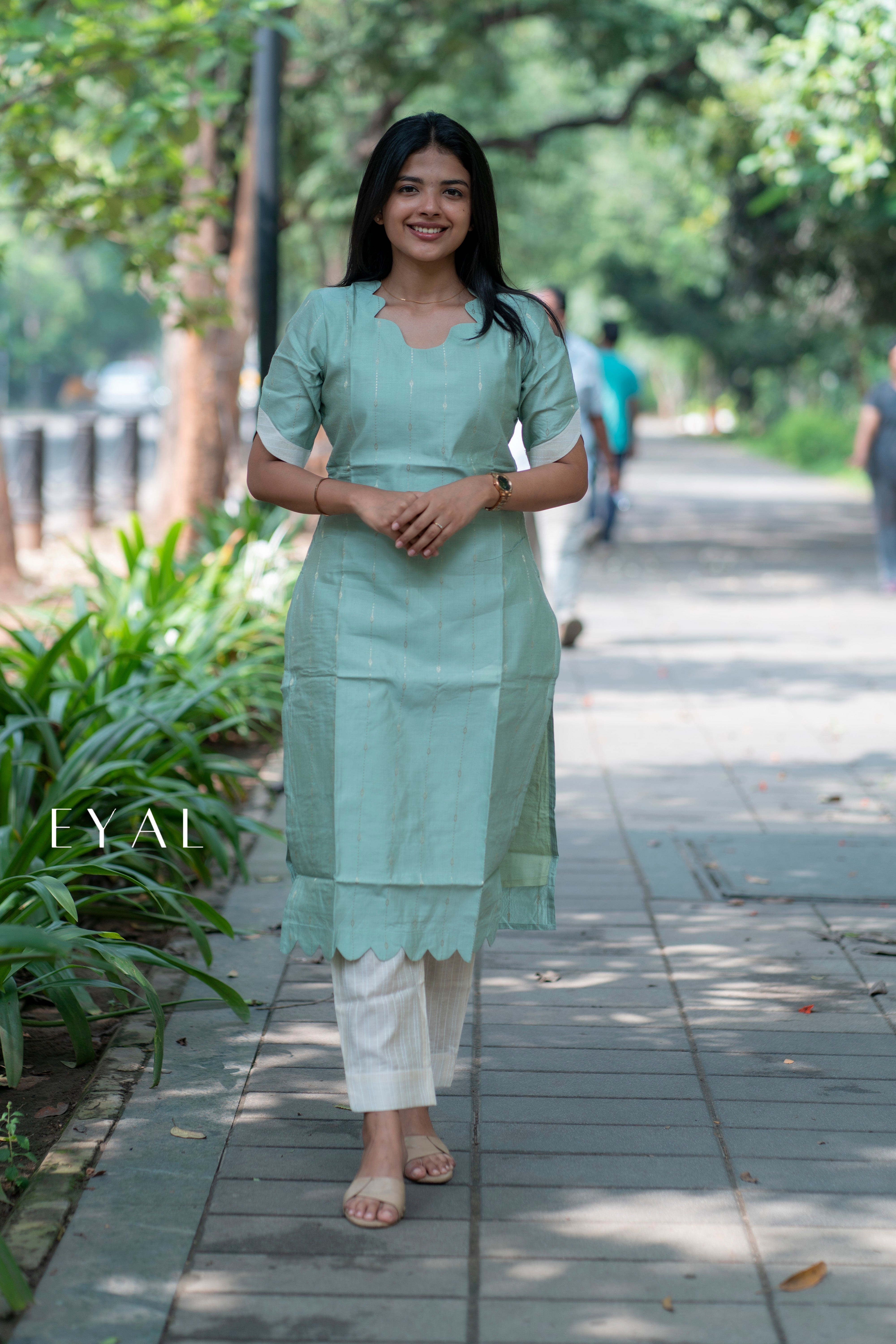 Green raw silk suit -  1395