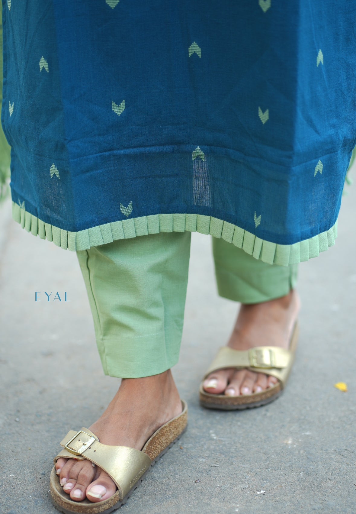 Teal and leaf - 1527